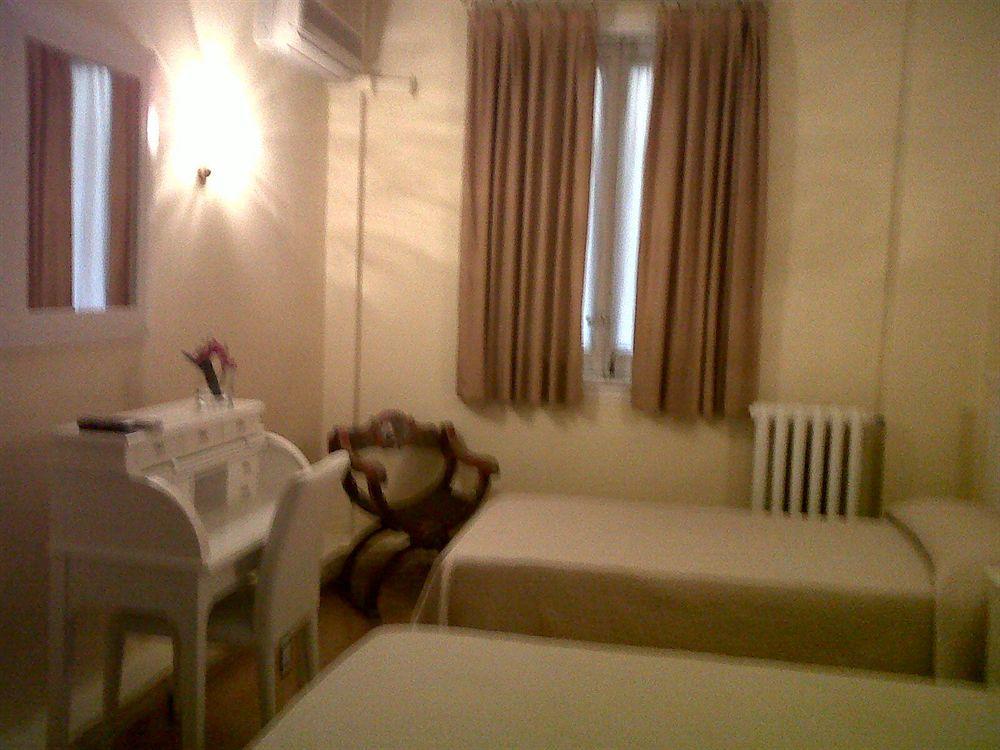 Hostal Montecarlo Madrid Extérieur photo