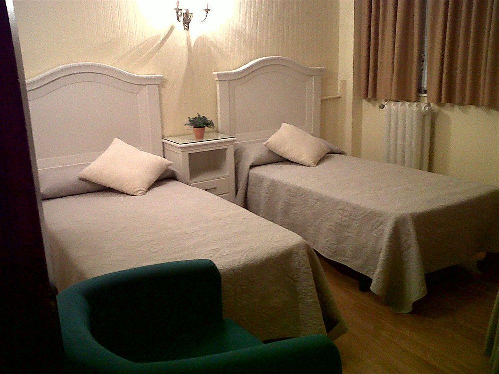 Hostal Montecarlo Madrid Extérieur photo