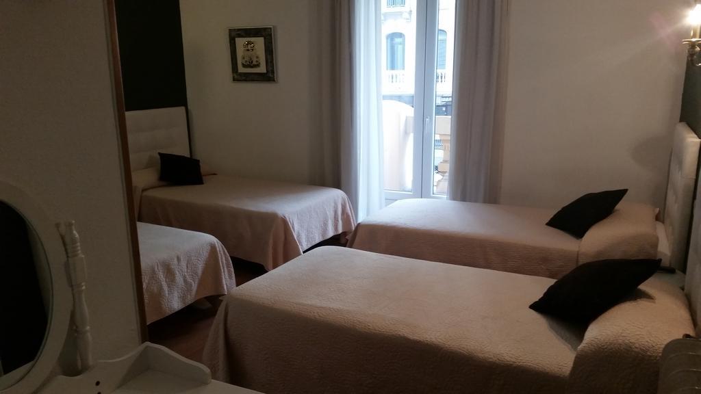 Hostal Montecarlo Madrid Extérieur photo