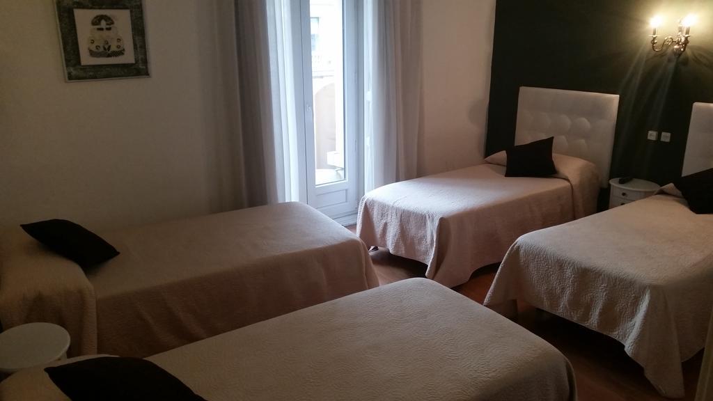 Hostal Montecarlo Madrid Extérieur photo