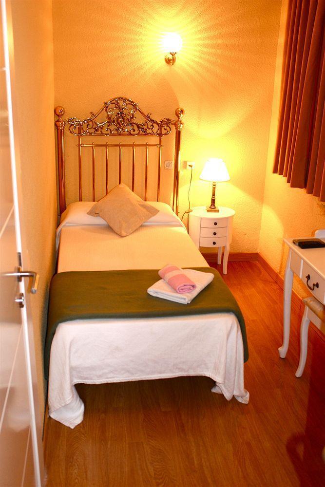 Hostal Montecarlo Madrid Extérieur photo